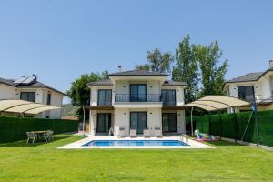 Πισίνα στο ή κοντά στο Holiday Villa Mila