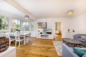 Μια τηλεόραση ή/και κέντρο ψυχαγωγίας στο Villa Vilmblick Ferienwohnung Hafenglück