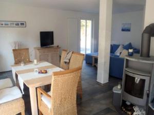 TV a/nebo společenská místnost v ubytování Haus Wassermann Trassenheide Usedom