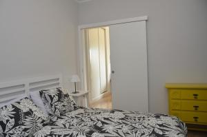 a bedroom with a bed and a dresser and a door at Apt El Molino 2A in Valle Gran Rey
