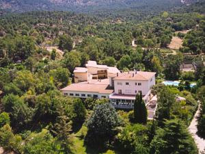 an aerial view of a large house in the forest at Hotel Rural Venero Claro by Kerbest in Navaluenga