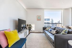 O zonă de relaxare la LARGE 3 BEDROOM QV APARTMENT IN BEST CBD LOCATION