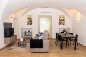 a living room with a couch and a table at Casa Vacanza Nichy in Adro