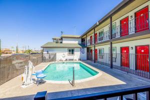 a swimming pool in front of a building at Hotel Avenida Victorville I 15 in Victorville