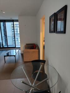 Χώρος καθιστικού στο L2809 CBD Apt Ez Access Airport Bus Gym Pool Sauna Paid Parking +1 φωτογραφίες