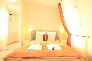 a bedroom with a bed with two towels on it at New Luxury - Entire Villa - AC - Climatisation - Sauna - Free Private Parking - Fully Equipped - From 1 to 6 guests in LʼHay-les-Roses +65 photos