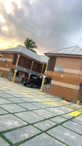 a building with a parking lot in front of it at La Casa Royal Hotel 