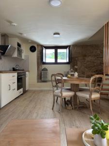 a kitchen and dining room with a table and chairs at Casa Condesa in Pontevedra