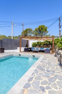 a swimming pool with a gazebo and a swimming poolvisor at Yasmine Casas Barcelona in Olivella