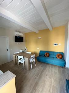 a living room with a blue couch and a table at Il CasaLetto in Valmontone