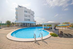 Bazén v ubytování Hotel Marco nebo v jeho okolí