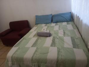 Ένα ή περισσότερα κρεβάτια σε δωμάτιο στο 3 friends guest house
