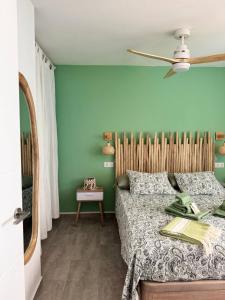 a bedroom with a bed and a ceiling fan at El sueño de mi vida in Caleta De Fuste