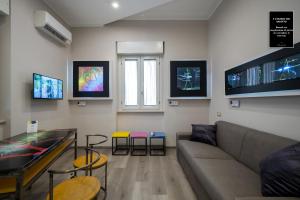 Μια τηλεόραση ή/και κέντρο ψυχαγωγίας στο La Maison Des Artistes GG ART