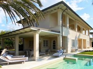 a villa with a swimming pool and a house at Villa Ginevra - Luxury Villa in Forte dei Marmi
