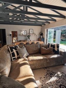 Posezení v ubytování Pool & Garden Winelands Retreat