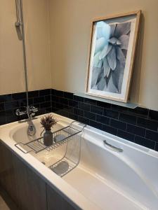 Koupelna v ubytování Pool & Garden Winelands Retreat