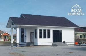 Bygningen som feriehuset ligger i + 3 billeder