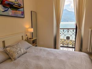 a bedroom with a bed and a view of the ocean at Giulia in Dongo