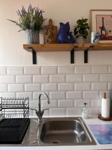 Køkken eller tekøkken på The Wee Harbour Home