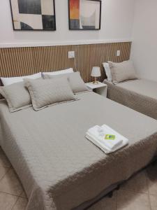a large bed with a white towel on top of it at Pindorama Golden Plaza Hotel - Pindorama SP in Catanduva +24 photos