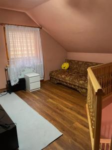a small bedroom with a bed and a window at Ambrus vendégház in Gheorgheni