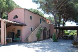 Budova, kde se apartmán nachází + 8 fotografií