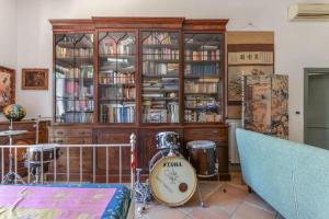 Knihovna v apartmánu