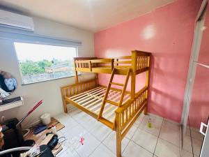 a bedroom with bunk beds in a room with a window at Quarto Quadriplex privativo no residencial tamar em Ananindeua-Pará in Ananindeua