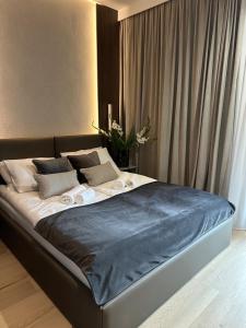 Giường trong phòng chung tại Polanica Park Apartament 309