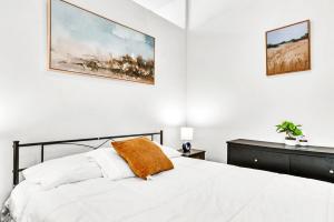 Katil atau katil-katil dalam bilik di Soothing Stay Stylish Space +20 gambar