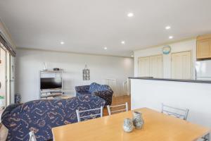 Кухня или мини-кухня в Villa with resort amenities
 +17 фотографий