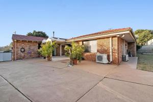 Το κτήριο όπου στεγάζεται  η παραθεριστική κατοικία