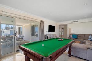 Μια τηλεόραση ή/και κέντρο ψυχαγωγίας στο Yakkan Lodge