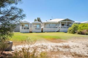 Το κτήριο όπου στεγάζεται  η παραθεριστική κατοικία