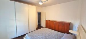 Ένα ή περισσότερα κρεβάτια σε δωμάτιο στο PIT04- Apartamento 4Min a pé da Praia da Pitangueias