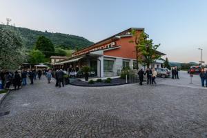 Nespecifikovaný výhled na hory nebo výhled na hory při pohledu z hotelu