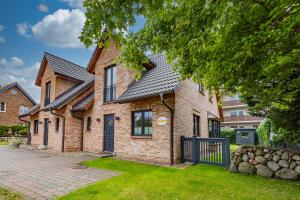 a brick house with a black roof at Gode Stuv in Westerland