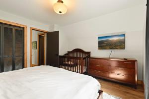Ένα ή περισσότερα κρεβάτια σε δωμάτιο στο Modern Mountain Escape