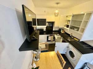 Kuchyň nebo kuchyňský kout v ubytování Modern Private Bedrooms in Euston 1