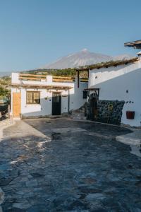 a white house with a mountain in the background at Casa in The Clouds in Genovés