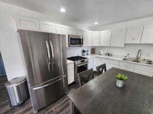 Η κουζίνα ή μικρή κουζίνα στο Babbling Brook Apartments