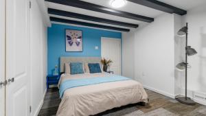a bedroom with blue walls and a bed with blue pillows at 2 Bedroom Cozy Gem Manhattan Beach in Brooklyn