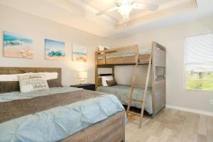 Ένα ή περισσότερα κρεβάτια σε δωμάτιο στο Gulf Breeze +14 φωτογραφίες