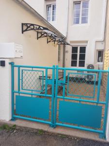 a blue gate in front of a house at L'atelier du Vannier in Fayl-Billot