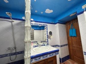 Koupelna v ubytování El balcón del Príncipe + 30 fotografií