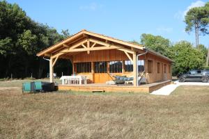 Το κτήριο όπου στεγάζεται  η παραθεριστική κατοικία