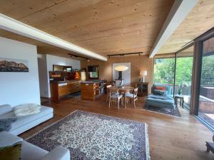 a living room with a table and a dining room at Mountains & Lake Boutique Apartment in St. Wolfgang