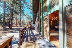 Fotografie z fotogalerie ubytování Pinewood Haus #301 v destinaci Big Bear City Airport