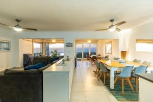 Posezení v ubytování Paros Paradise - Seaside Oasis with panoramic ocean views + 52 fotografií